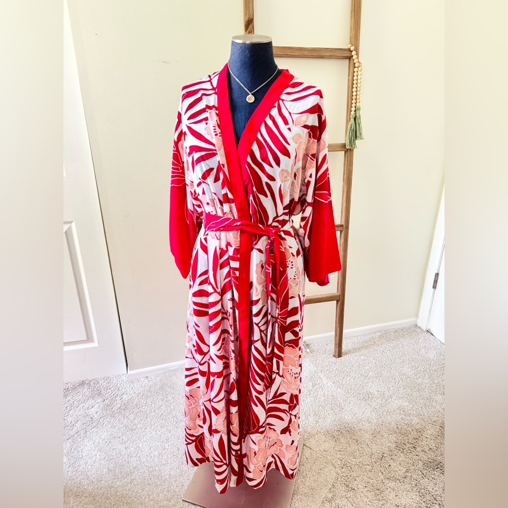 Oscar de la Renta Red Floral Romantic Long Robe Resort
Lounge Size Small